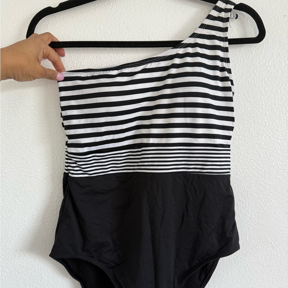 Black and White Striped One-Shoulder Swimsuit